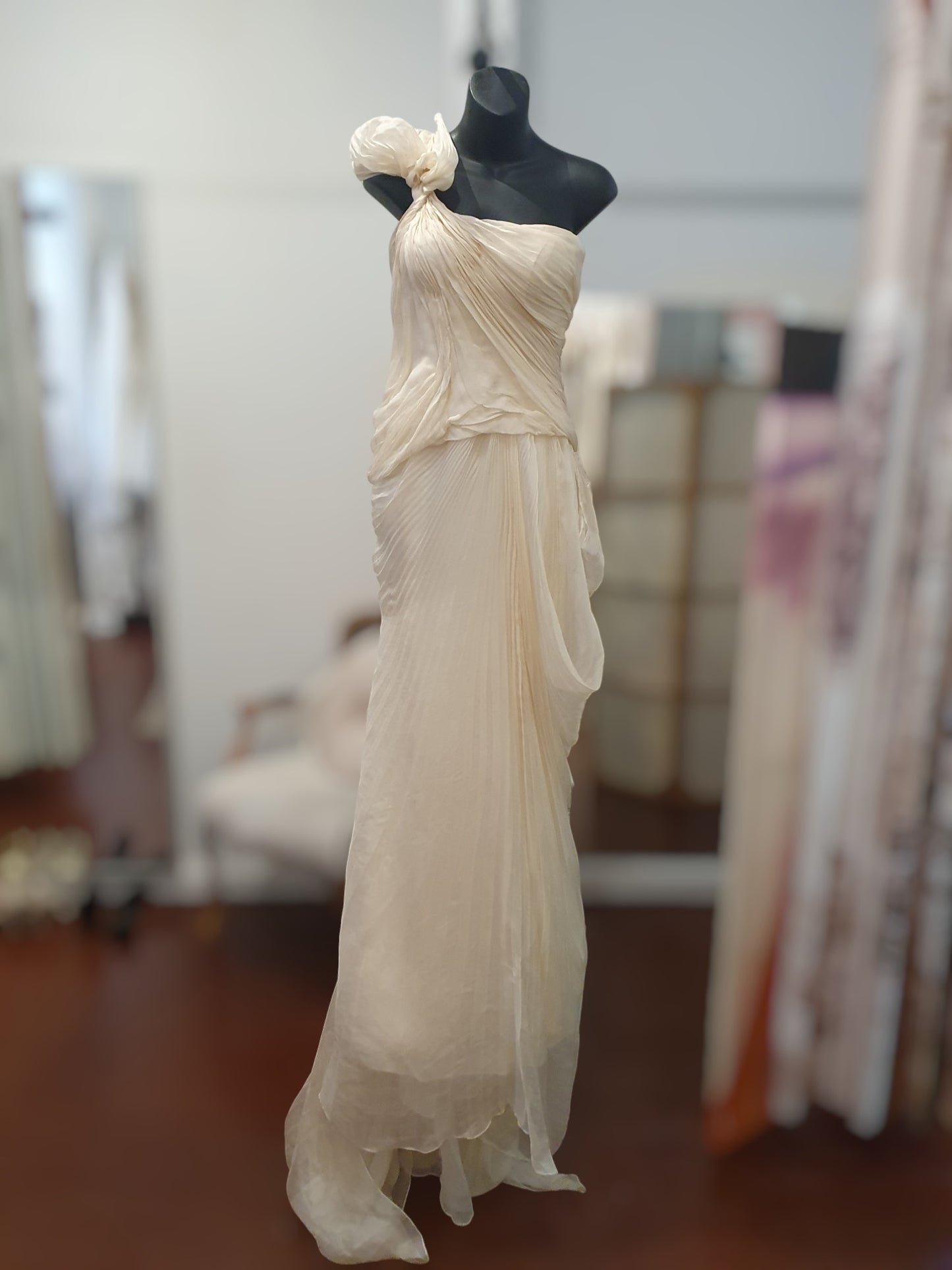 Vera Wang Pure Silk Gown