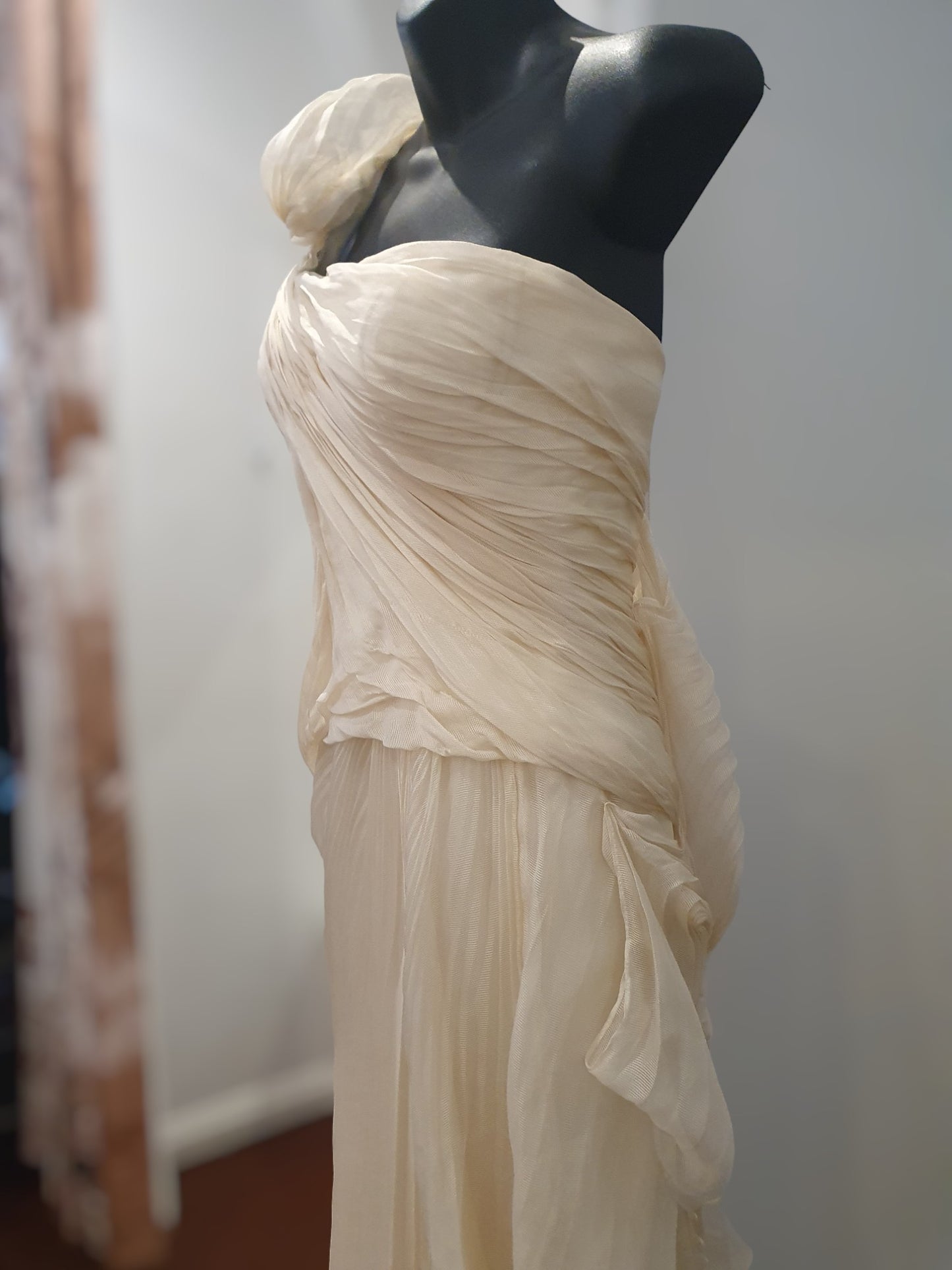 Vera Wang Pure Silk Gown