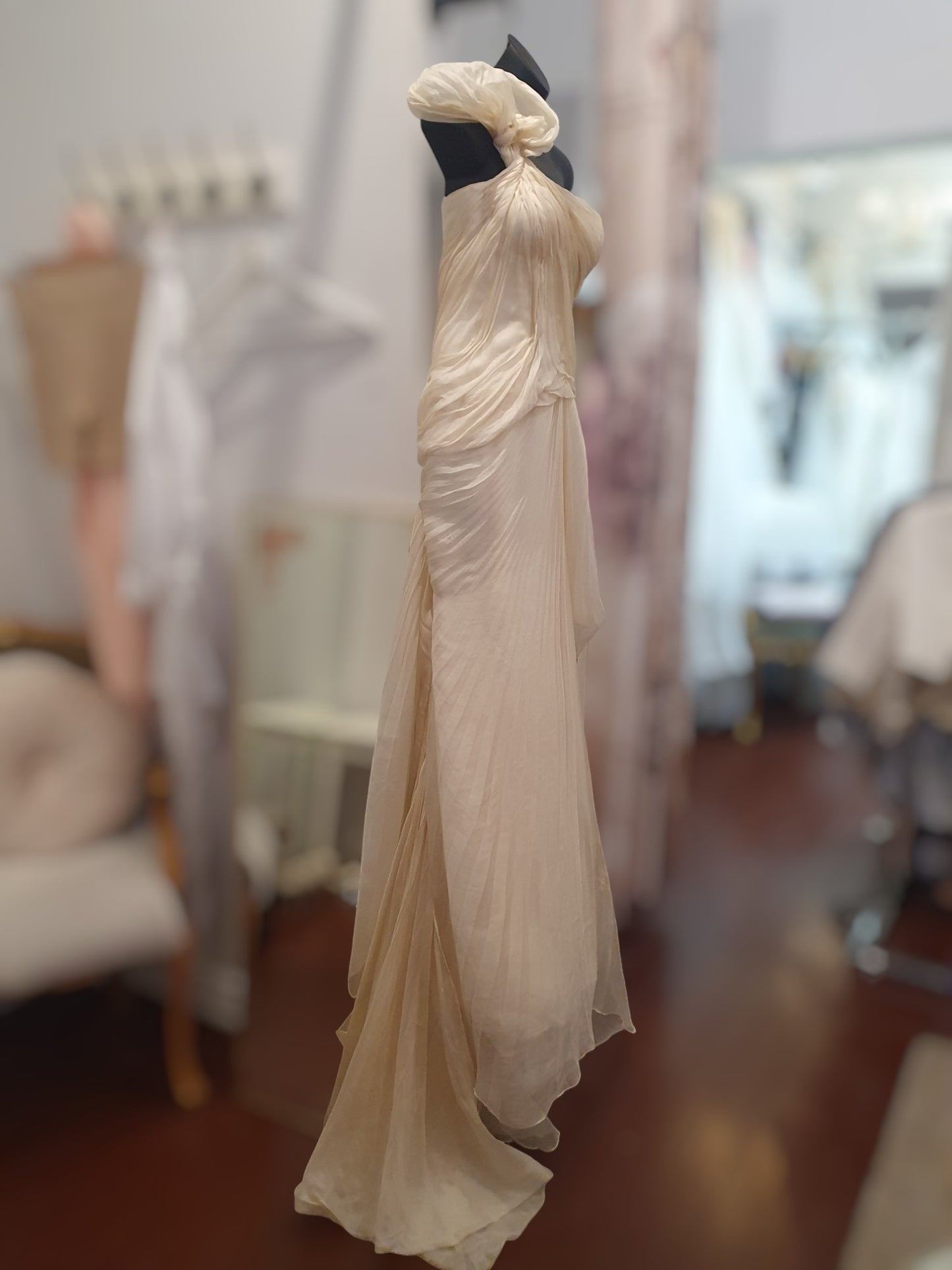Vera Wang Pure Silk Gown