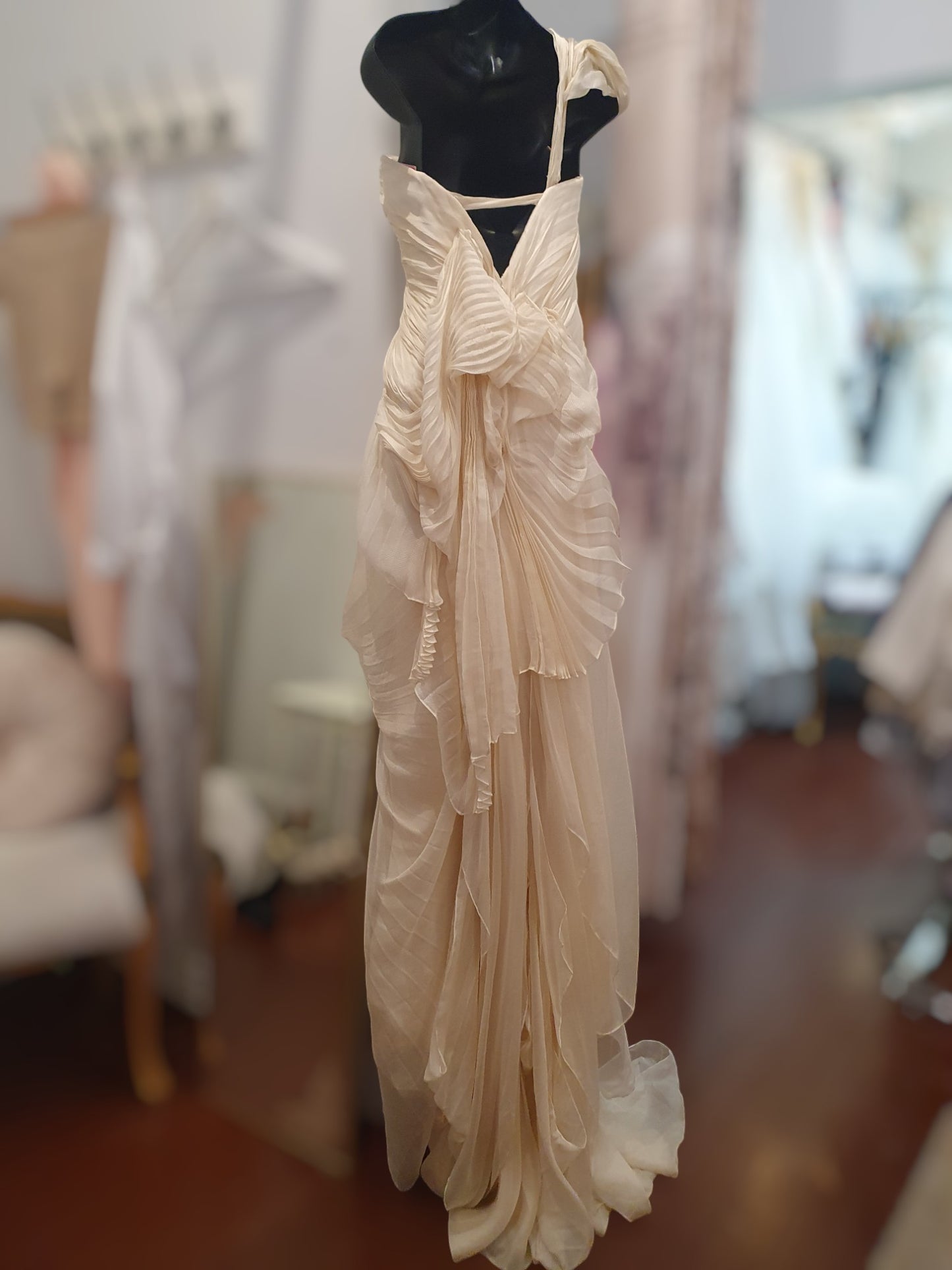 Vera Wang Pure Silk Gown