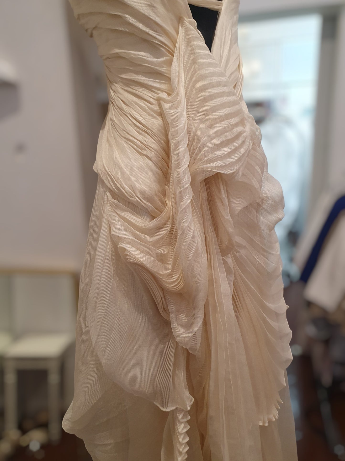 Vera Wang Pure Silk Gown