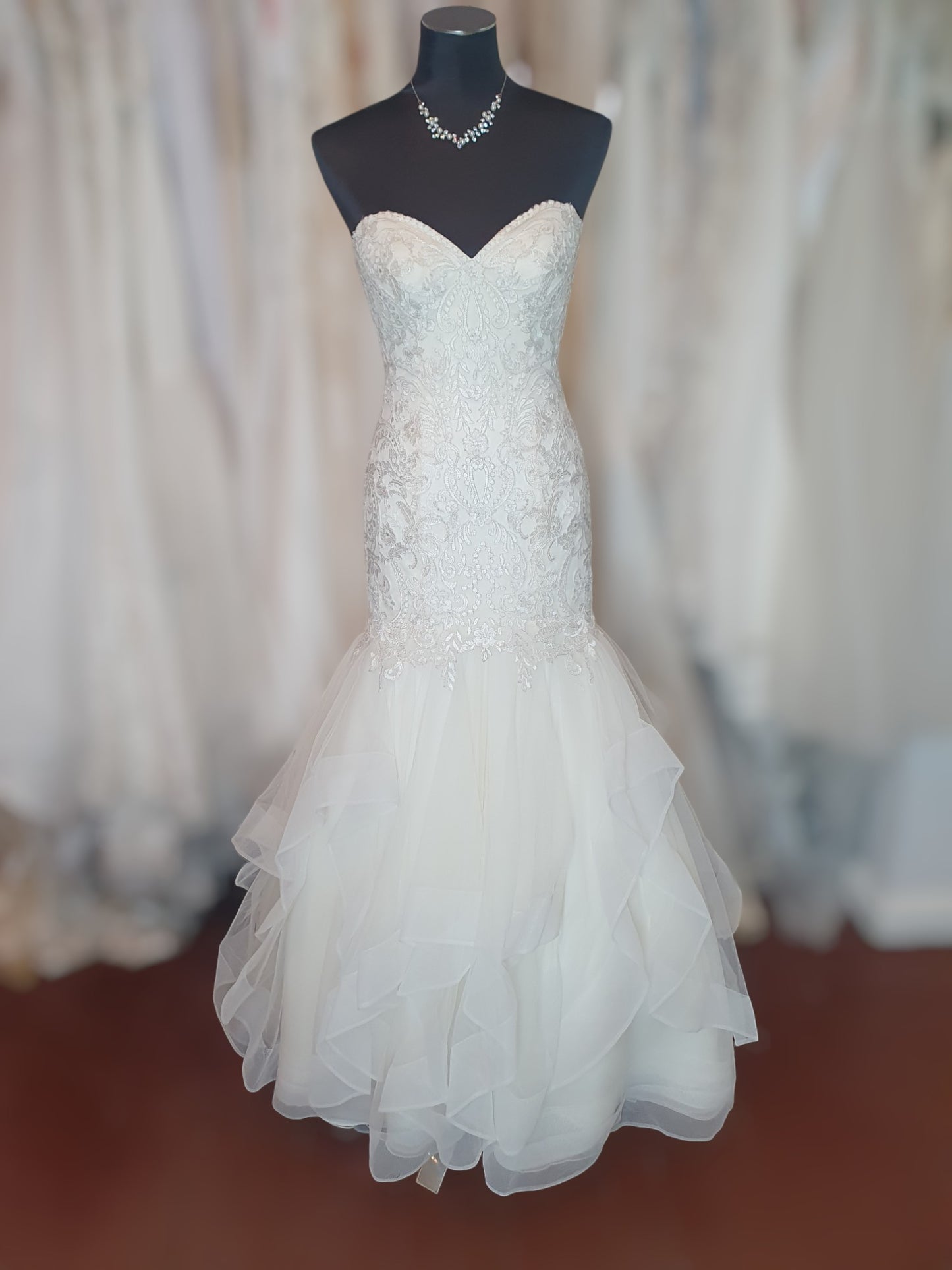 Bridal Chic Strapless Sweetheart Gown