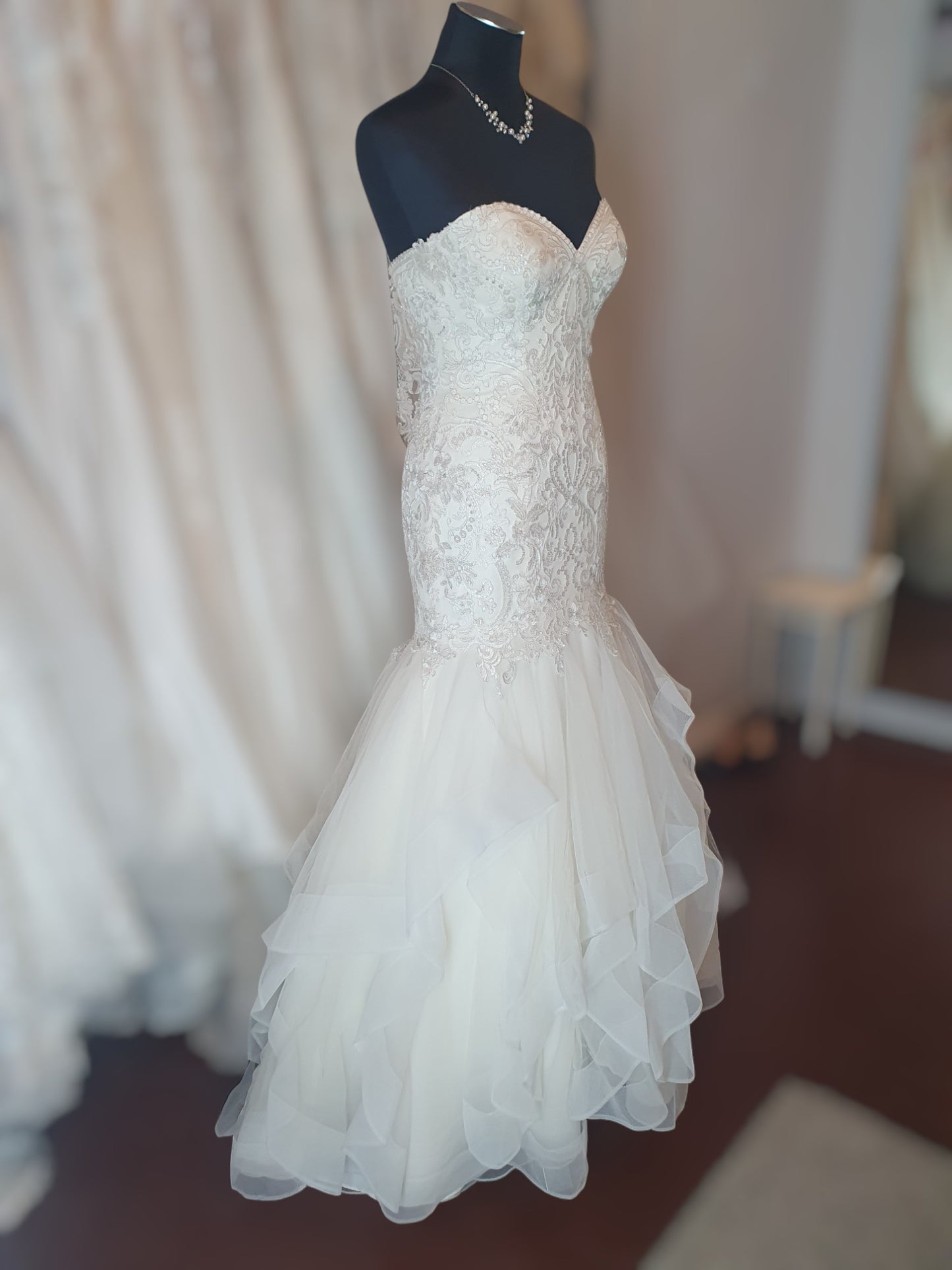 Bridal Chic Strapless Sweetheart Gown