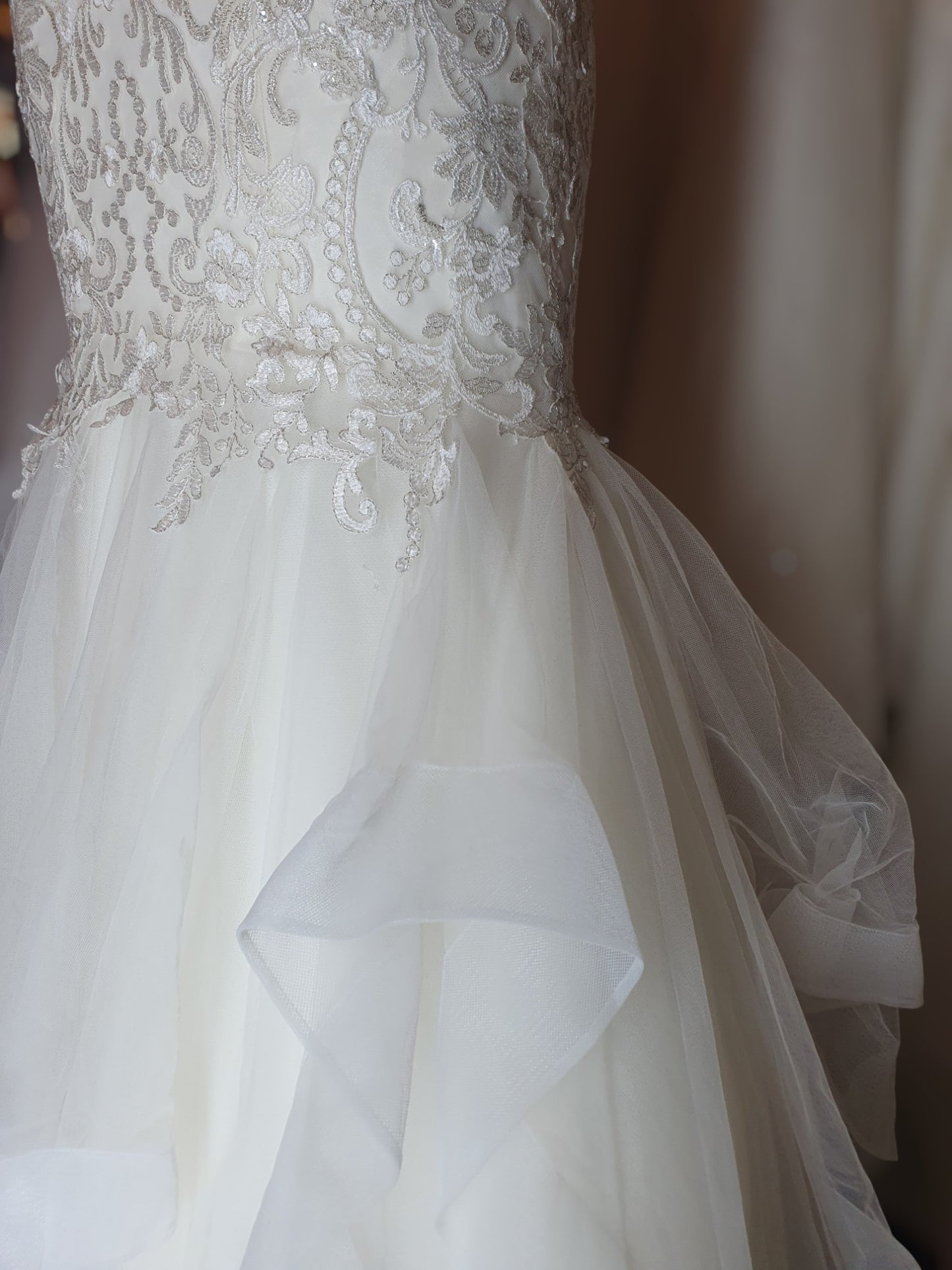 Bridal Chic Strapless Sweetheart Gown