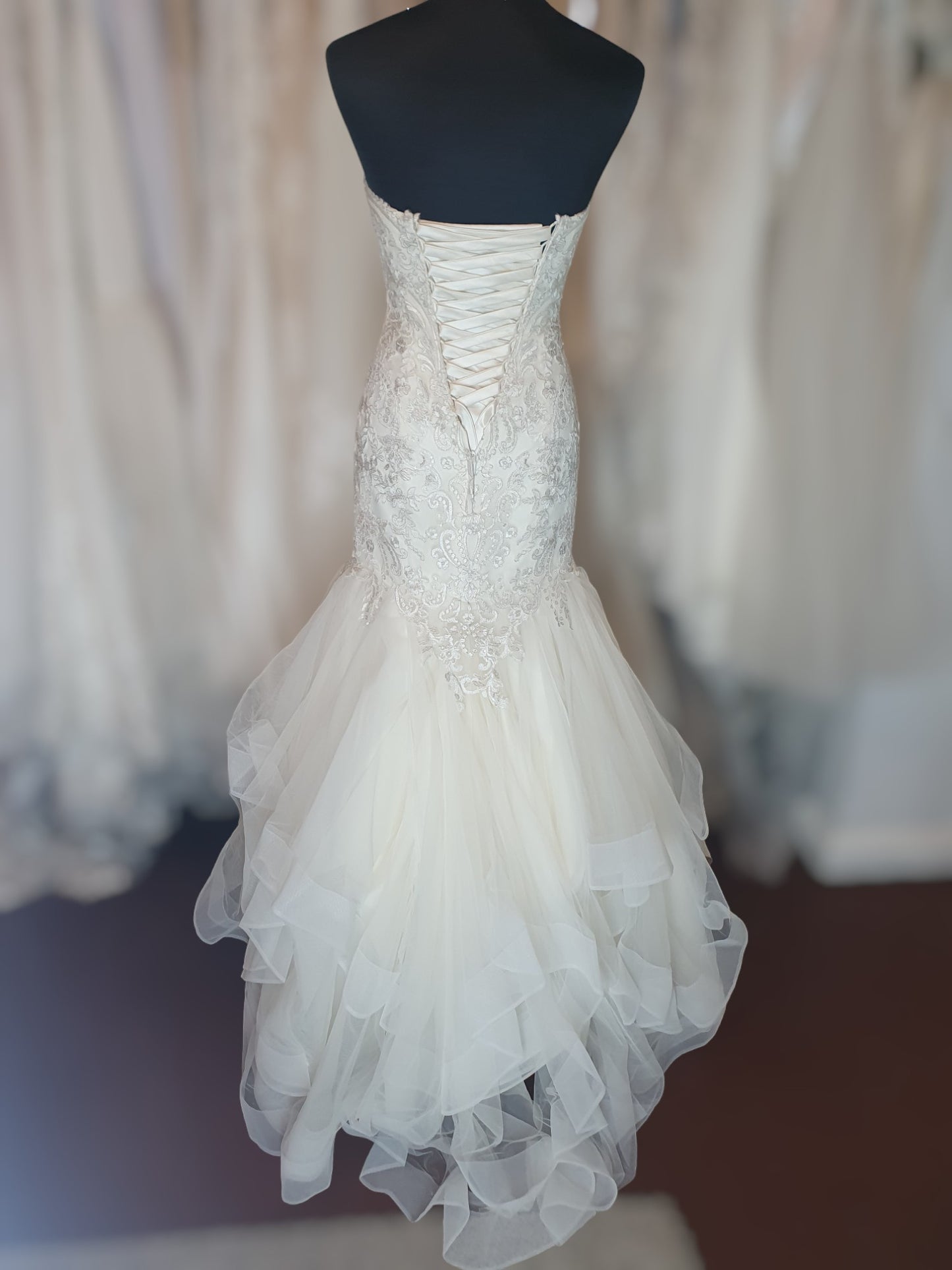 Bridal Chic Strapless Sweetheart Gown