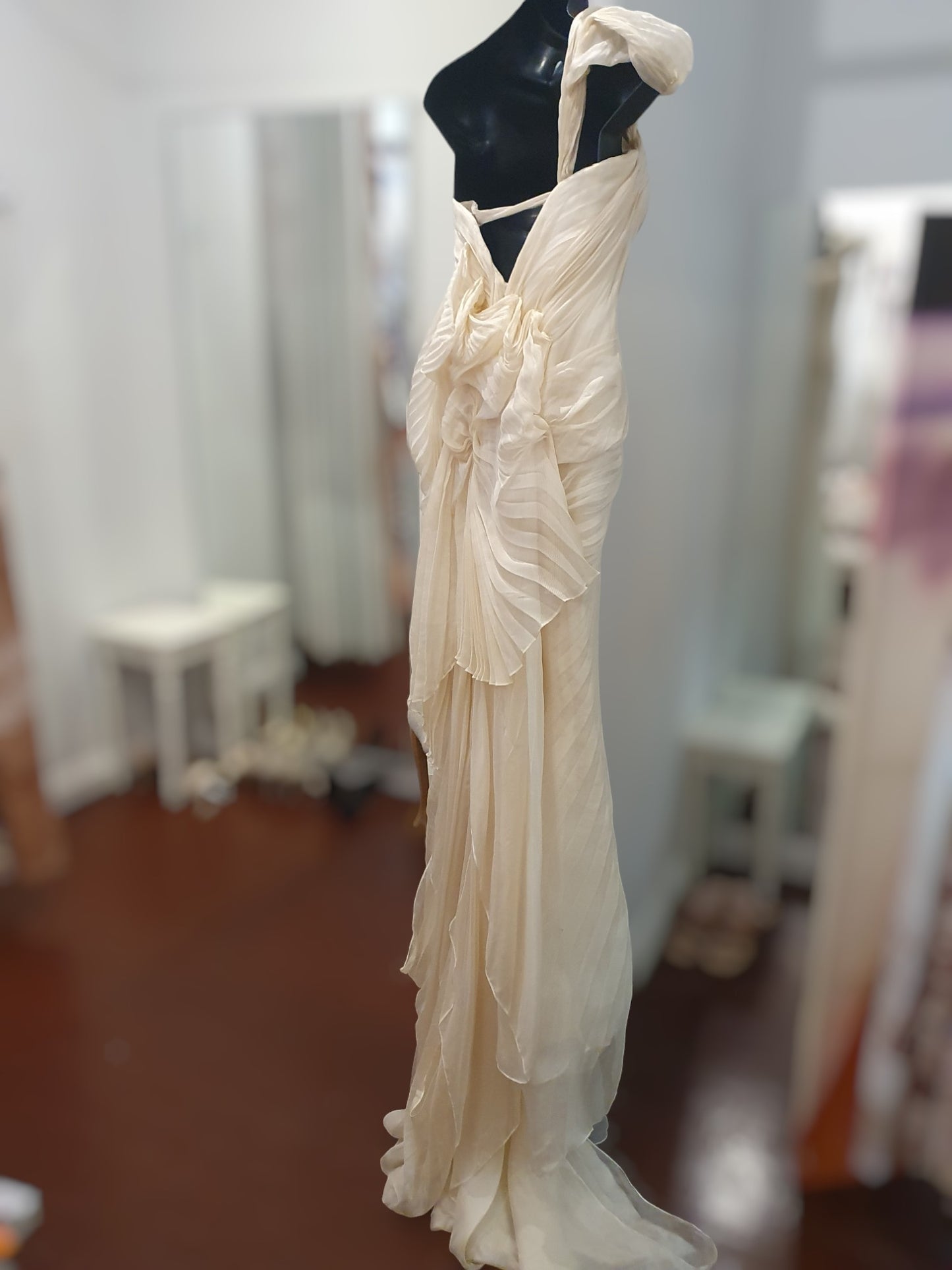 Vera Wang Pure Silk Gown